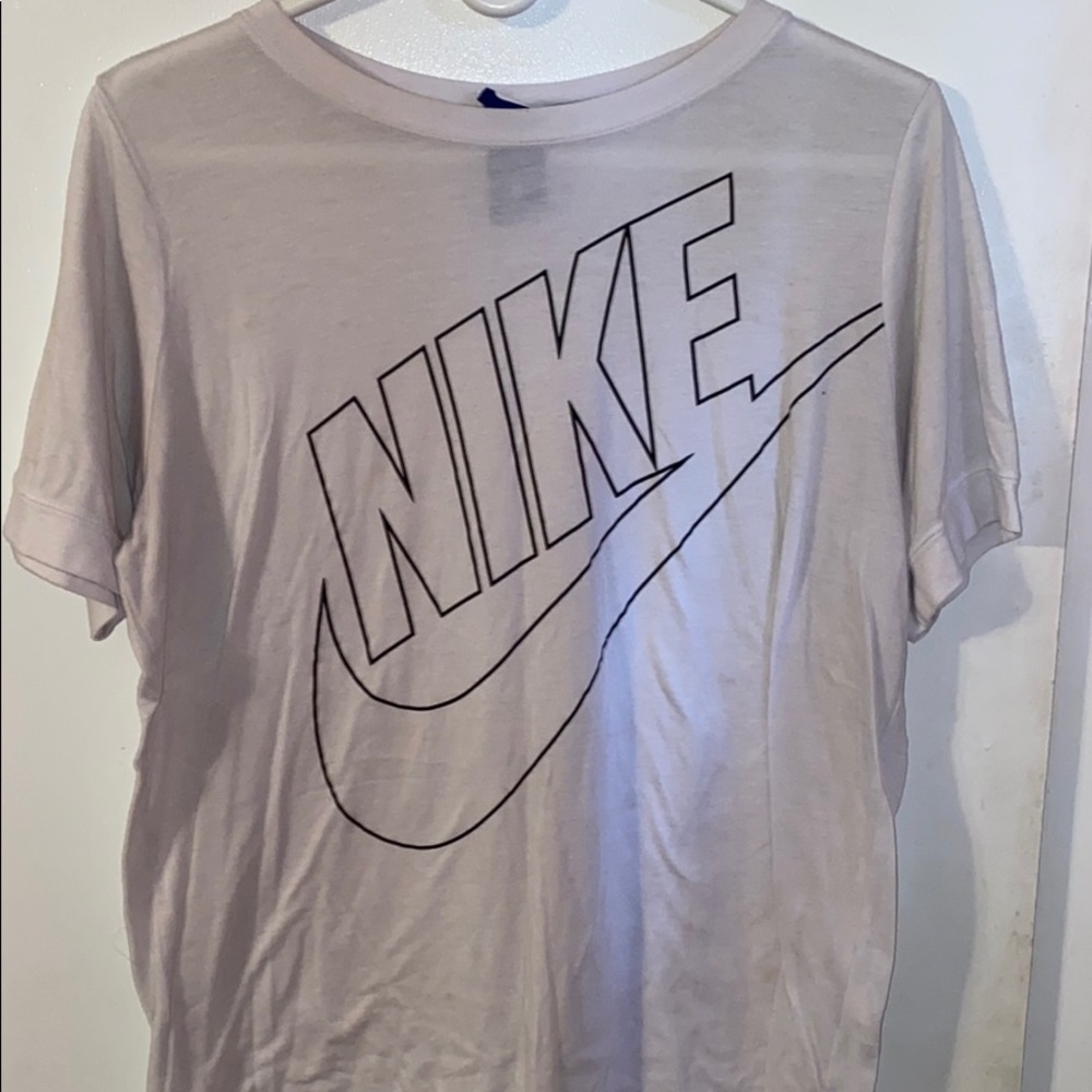 Cute white nike shirt w/ Nike logo on the front